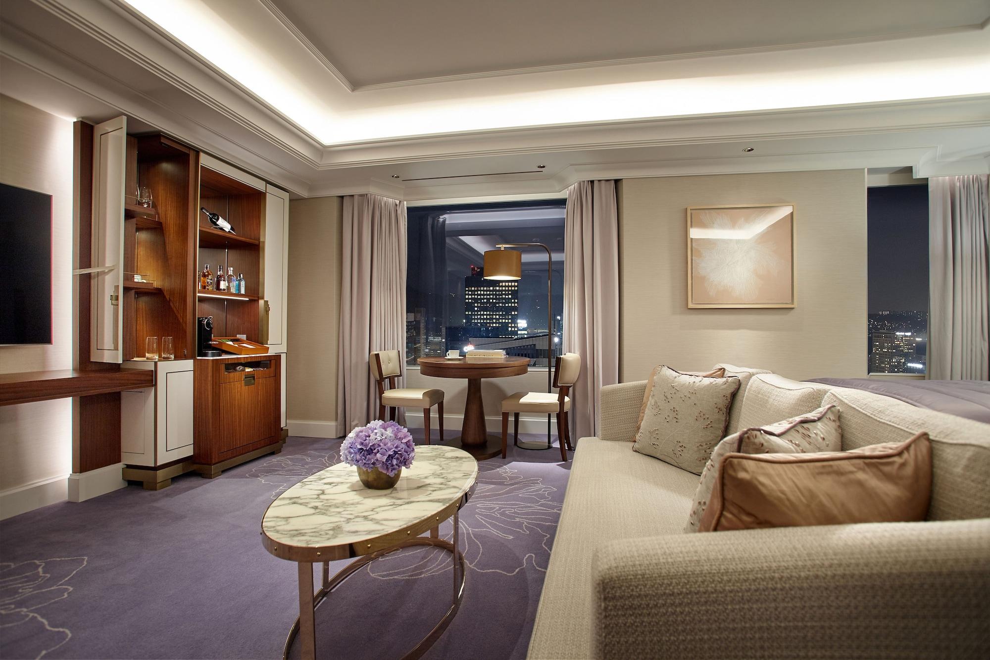 Lotte Hotel Seoul Executive Tower Exterior foto A suite at the Conrad Tokyo