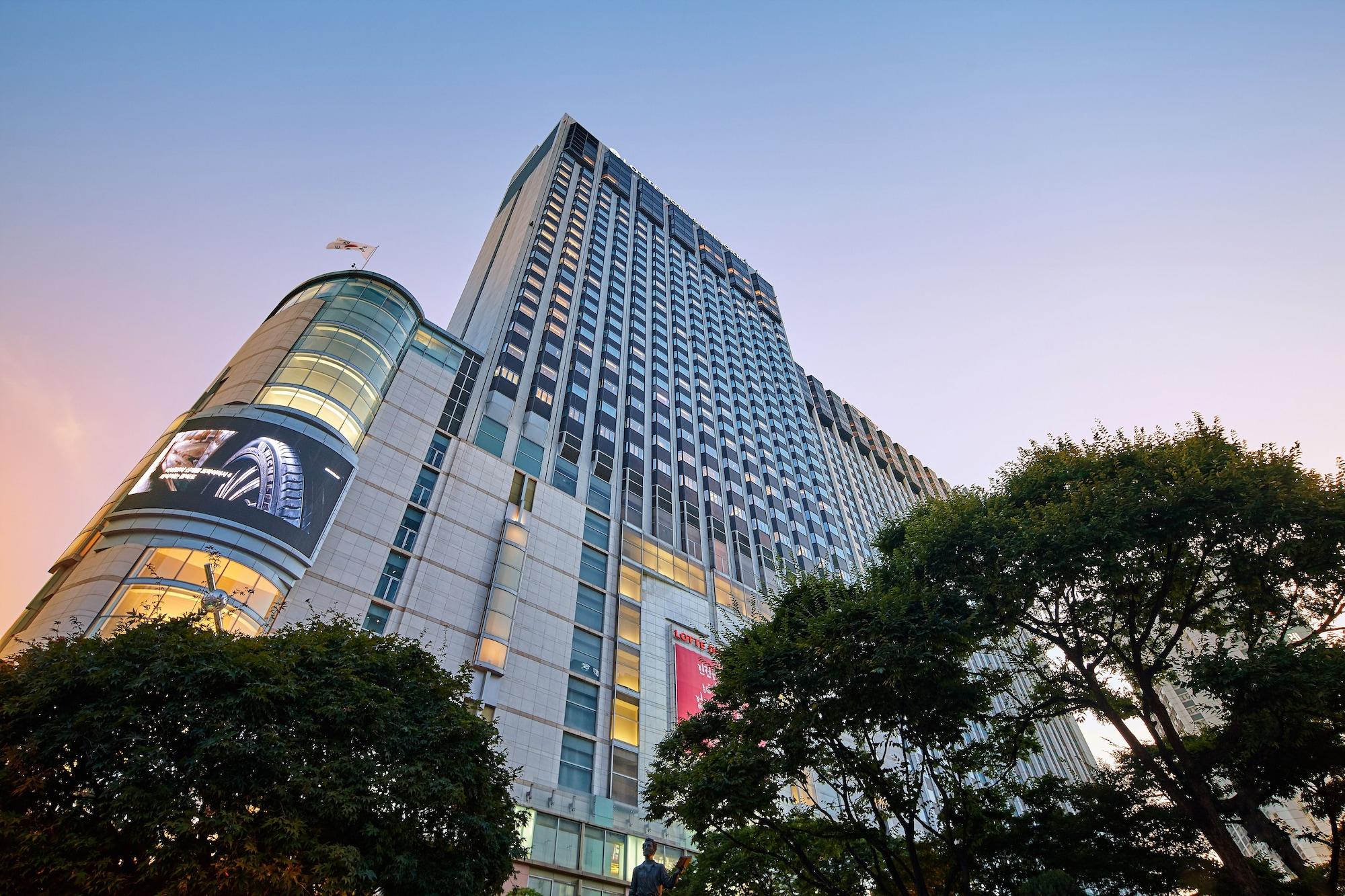 Lotte Hotel Seoul Executive Tower Exterior foto The hotel in 2013